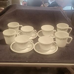 Corelle & Pyrex Crazy Green DaisyComplete set of 4 saucer, cup, & mugs. 12 piece